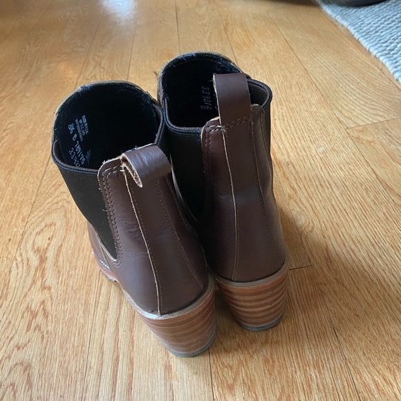 Red Wing Heritage Chelsea Boots - Picture 9 of 11